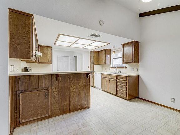 5th image of 3611 Monument Dr