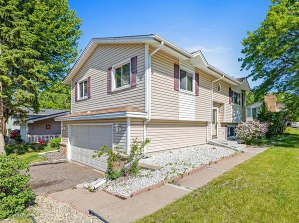 10460 Tamarack St NW, Coon Rapids, MN 55433
