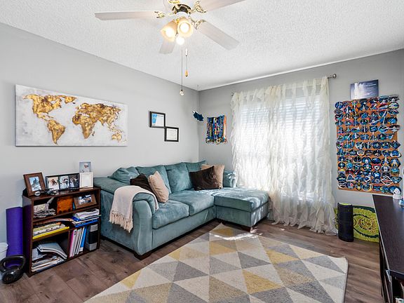 4th image of 863 Villa Dr