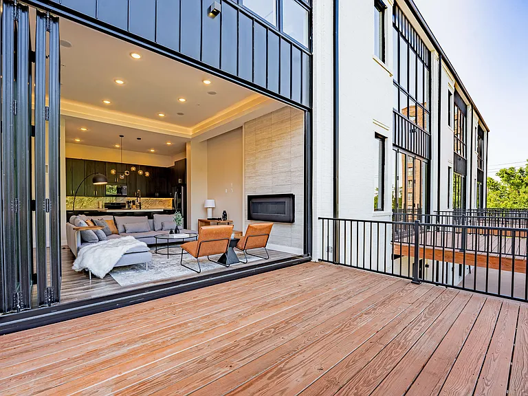 4201 W Pine Blvd #1 — Photo 1