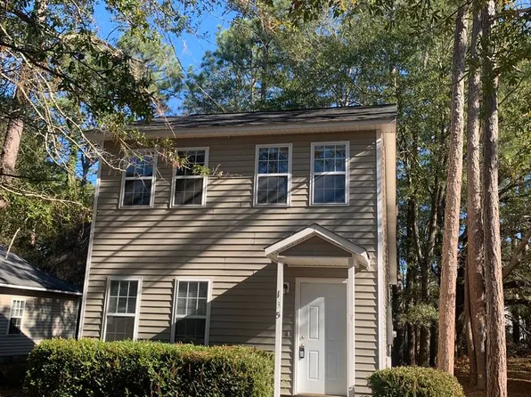 135 Charter Dr, Wilmington, NC 28403