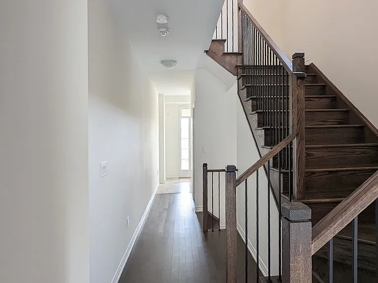 67 Laing Dr — Photo 3