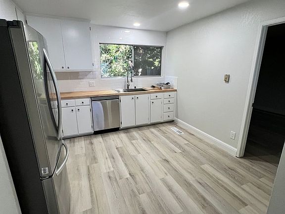 3rd image of 713 Beelard Dr