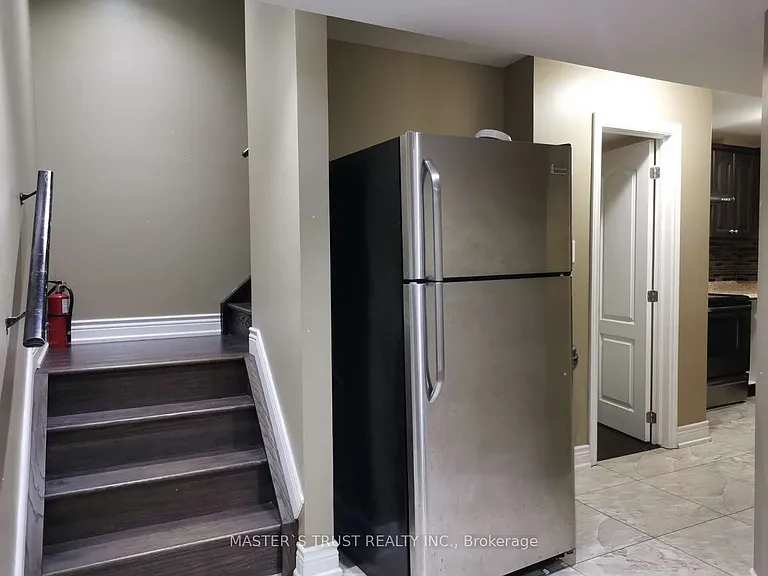 16 Lady Gwillim Ave #BASEMENT — Photo 5