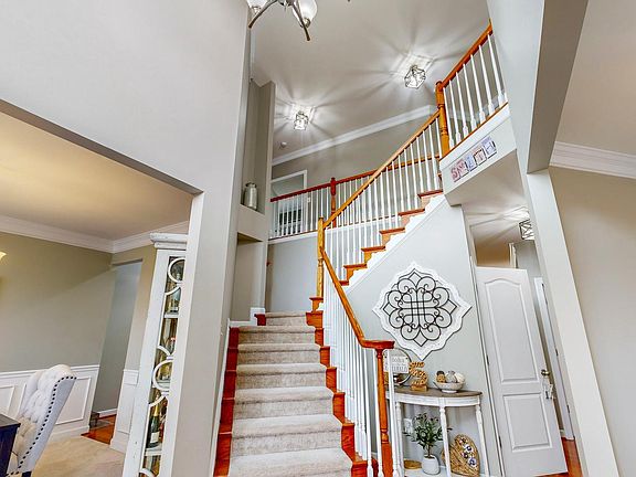 3rd image of 302 Price Dr