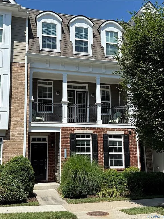 3 bed, 1956 sqft, $2,800 — Photo 1