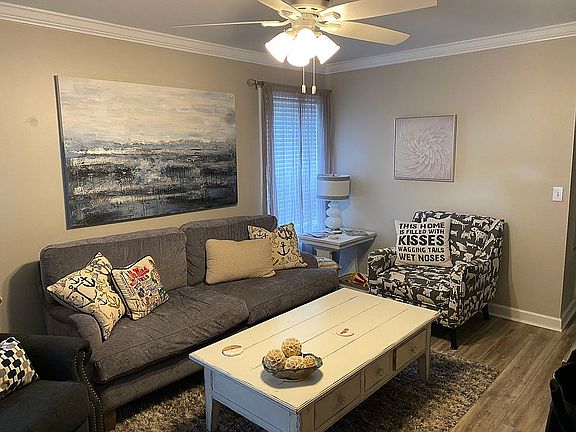 3rd image of 209 Edinburg Way