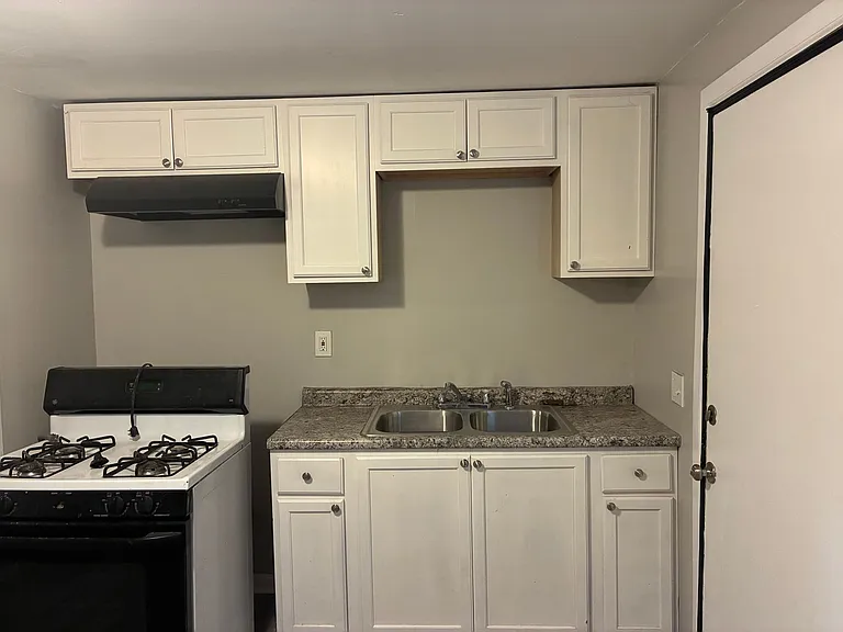 9713 S Oglesby Ave — Photo 12