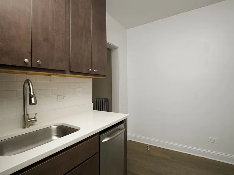 2641 N Spaulding Ave #E2 — Photo 6