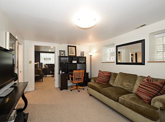 5th image of 1734 W Ohio St APT 3S