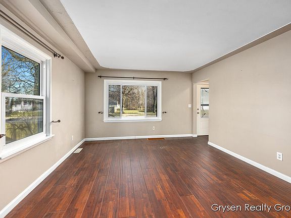 4th image of 3986 Grant St