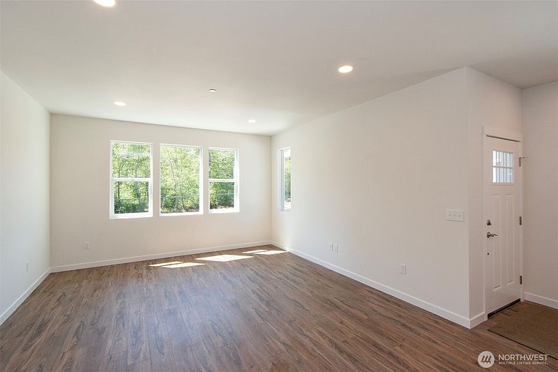 5th image of 1911 W 10th St