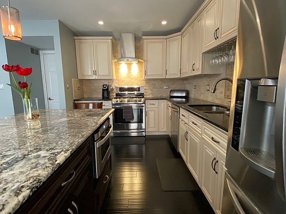5th image of 210 Stoneybrook Ln #8B