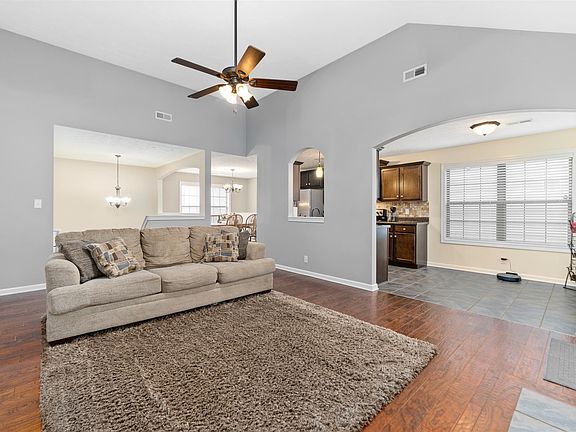 5th image of 1124 Freedom Dr