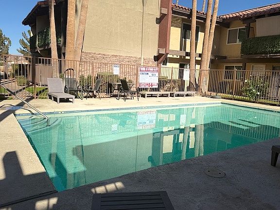 5th image of 51080 Eisenhower Dr #B