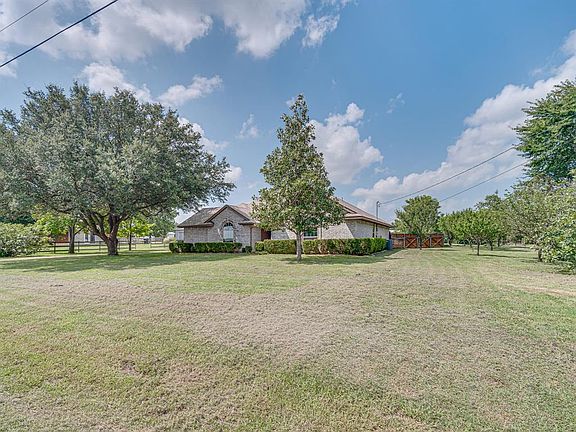2nd image of 108 Creekview Dr