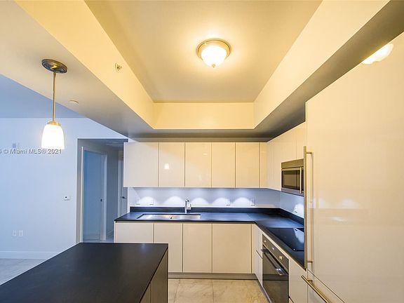 4th image of 1010 Brickell Ave Unit 1407