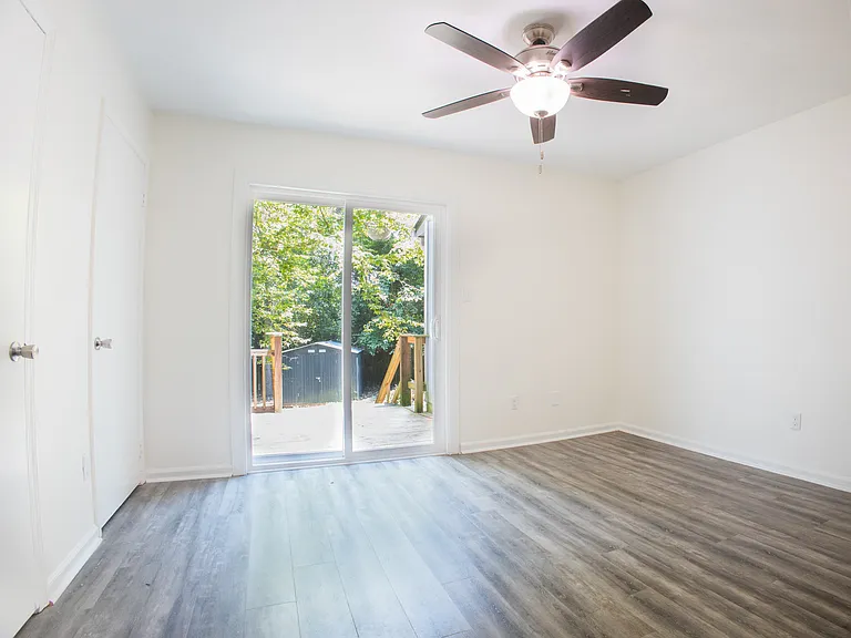 194 Parkbrook Cir — Photo 18