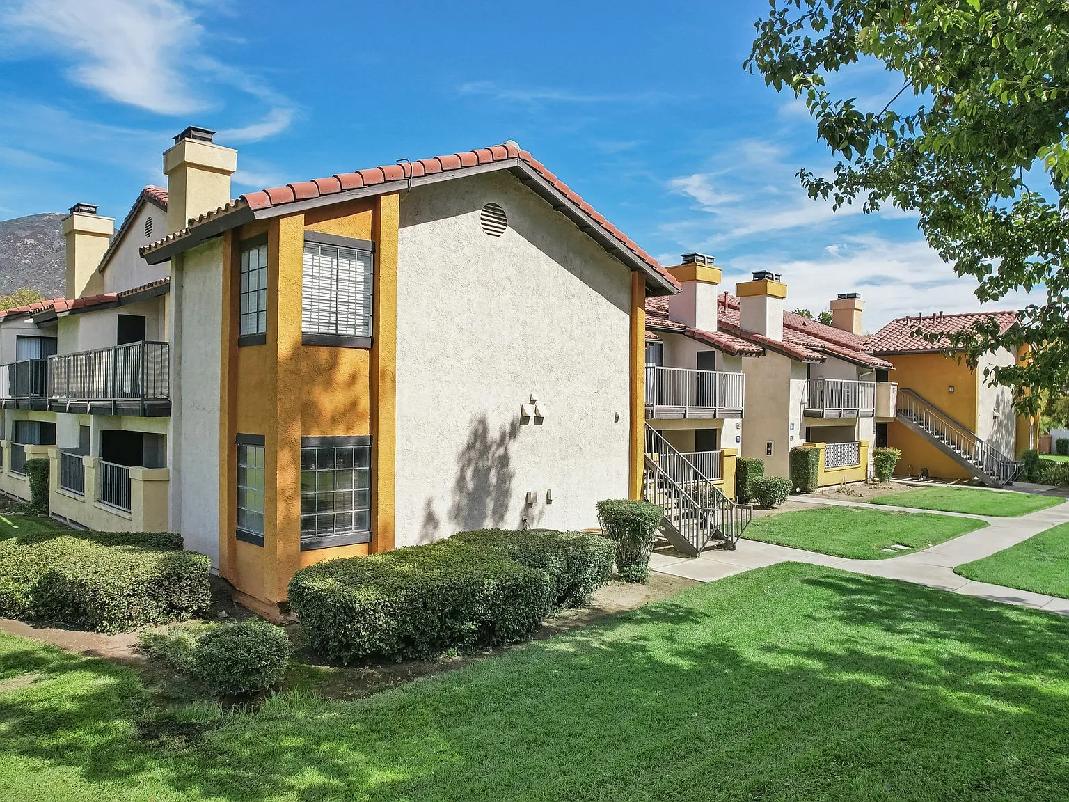 Acacia Park Apartments — Photo 3