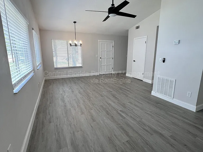 914 Robinhood Ct — Photo 9
