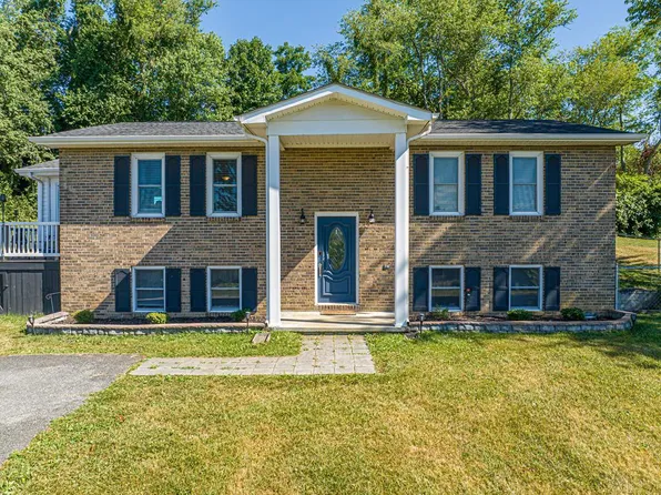 555 Sycamore St, Glade Spring, VA 24340