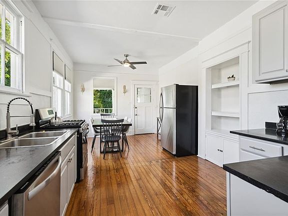 3rd image of 3514 Baudin St