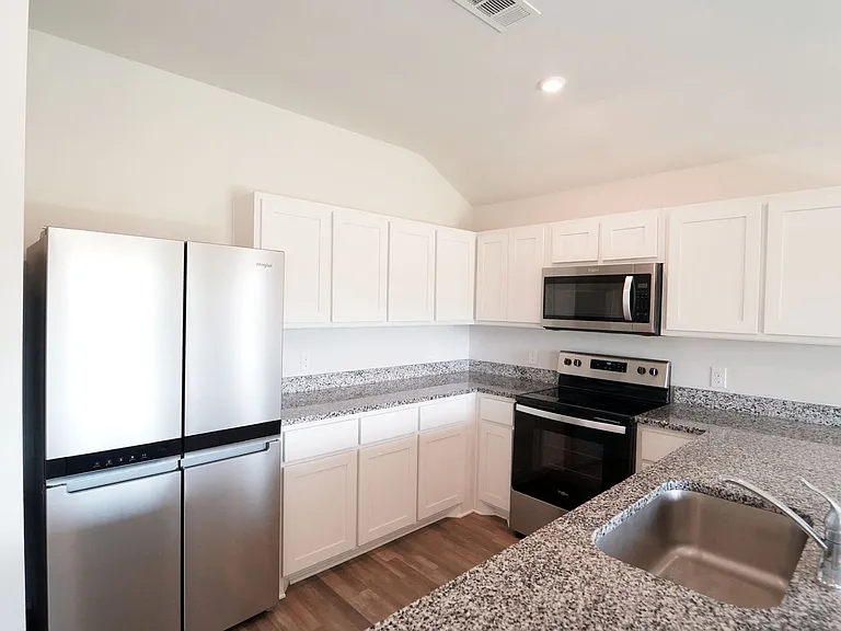 501 Jameson — Photo 2