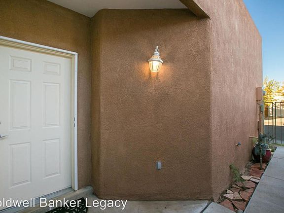 3rd image of 4612 Gretta Ct NE