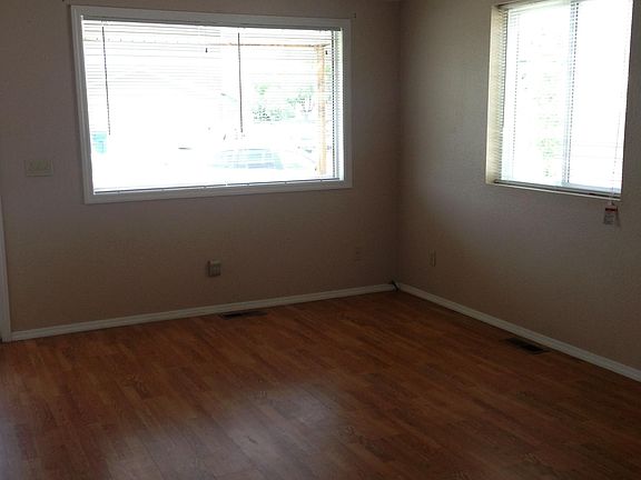 3rd image of 201 10th St APT B