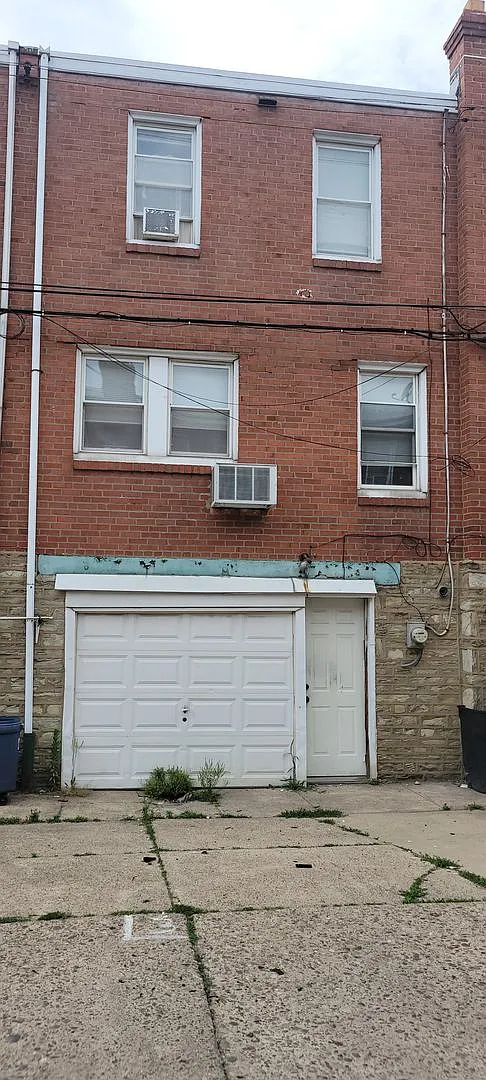 Large Home - Mayfair — Photo 1