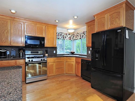 5th image of 402 S Henry Ave