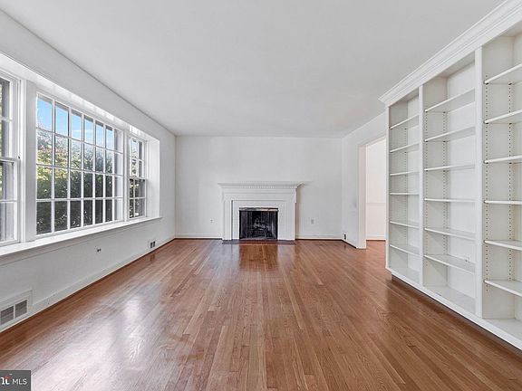 4th image of 1719 Oak Ln