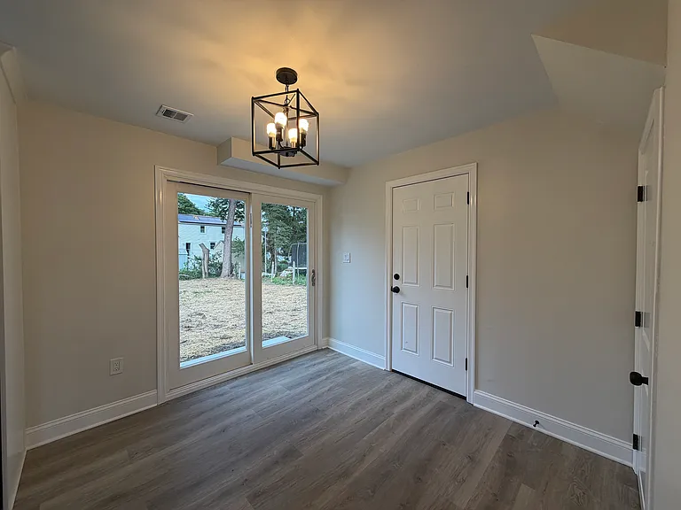 413 Evans Ave — Photo 9