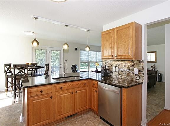 5th image of 109 Pleasant Dr #1