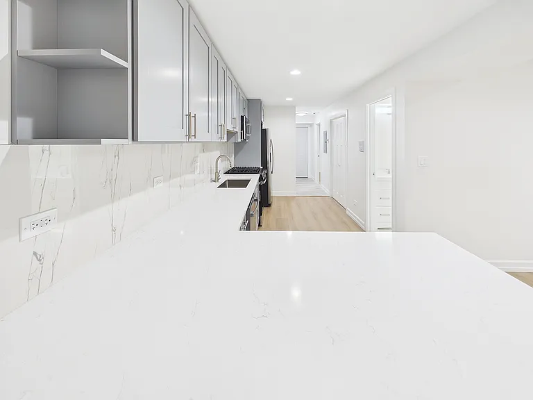 2421 W Lexington St #G — Photo 2