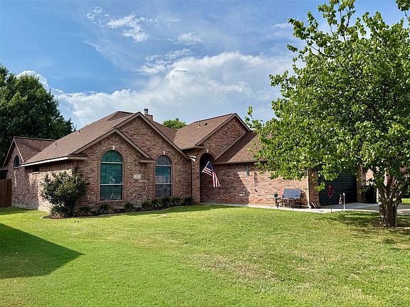 4th image of 139 Birdsong Ln