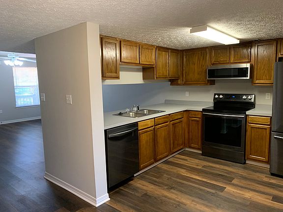2nd image of 7 Chatelaine Cir SE