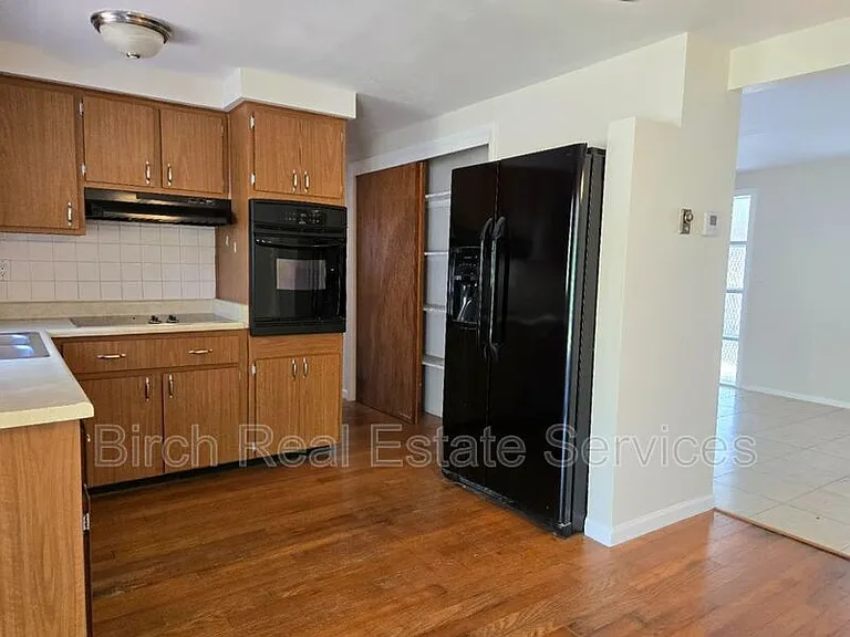 2552 Chancery Dr — Photo 4