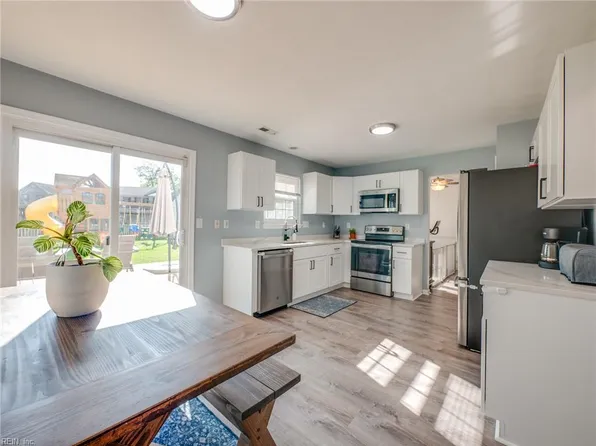 513 Parliament Ln, Newport News, VA 23608