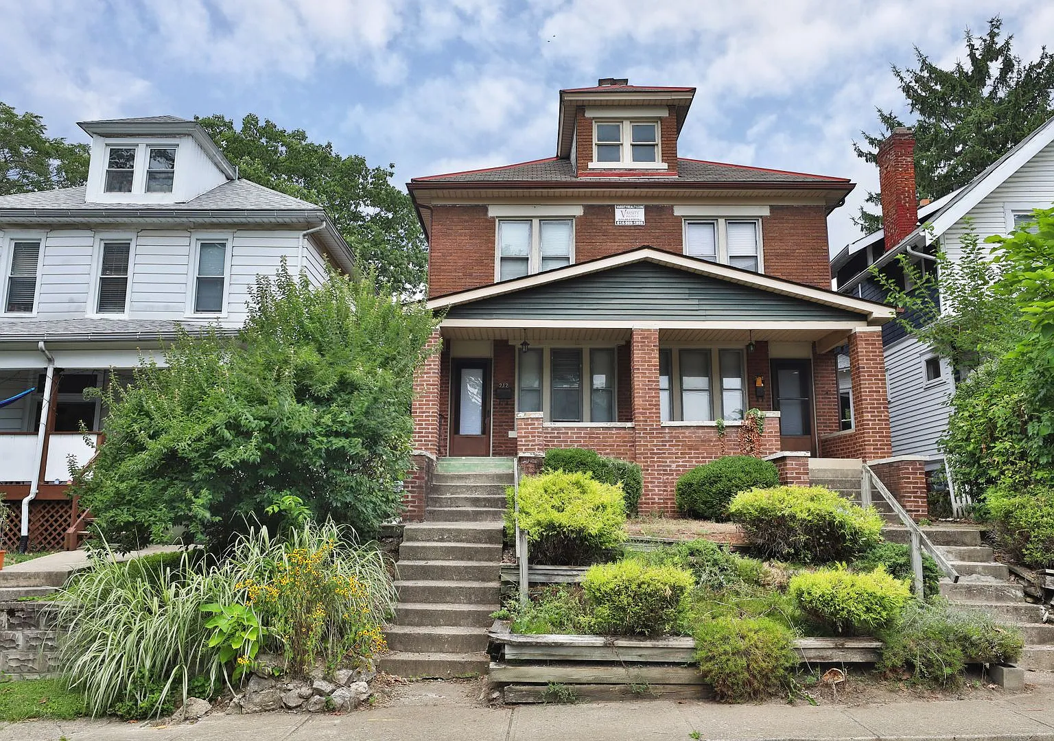 8 Bedroom North Campus Newly Remodeled House with 2 Decks and Patio — Photo 1