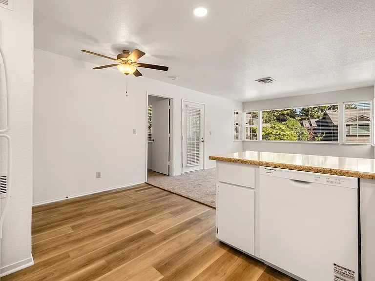 Amanda Place Apartments — Photo 72