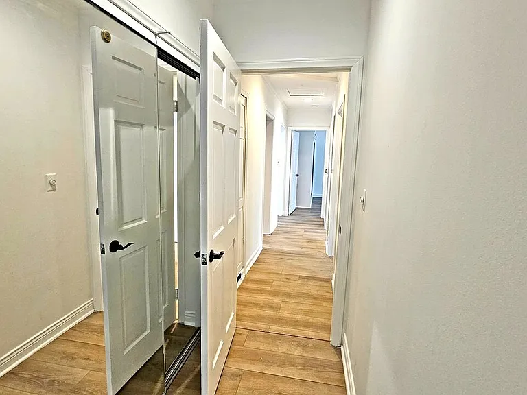 132 S La Peer Dr — Photo 22