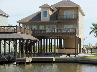 1195 Waterview Ln, Crystal Beach, TX 77650