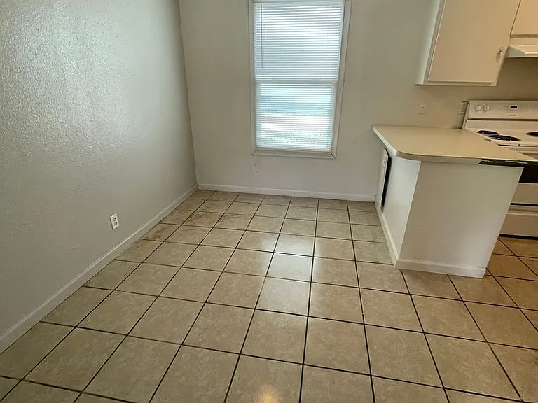 Westway Apartments — Photo 7
