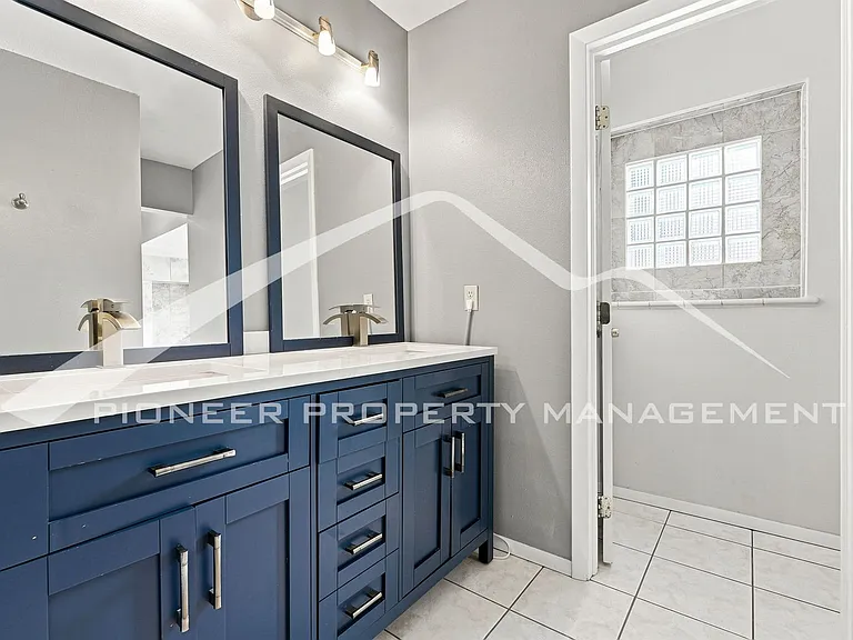 4215 W Byron Pl — Photo 14