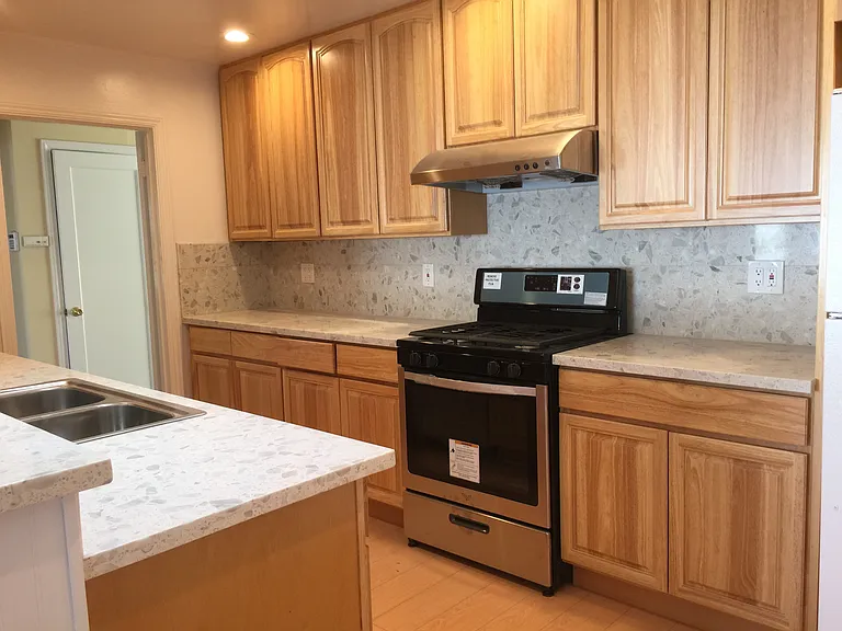738 Cherry Ave — Photo 3