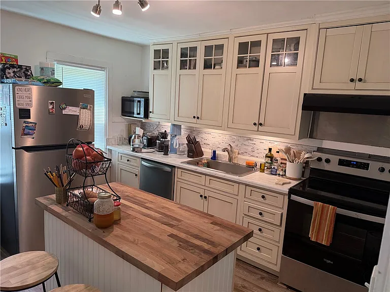 69 Averill Ave — Photo 2