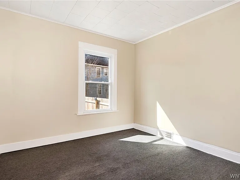76 Vernon Pl #LOWER — Photo 12