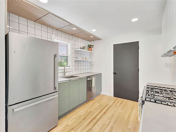 2nd image of 206 Lawrence Ave