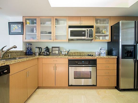 3rd image of 13700 Marina Pointe Dr Unit 719